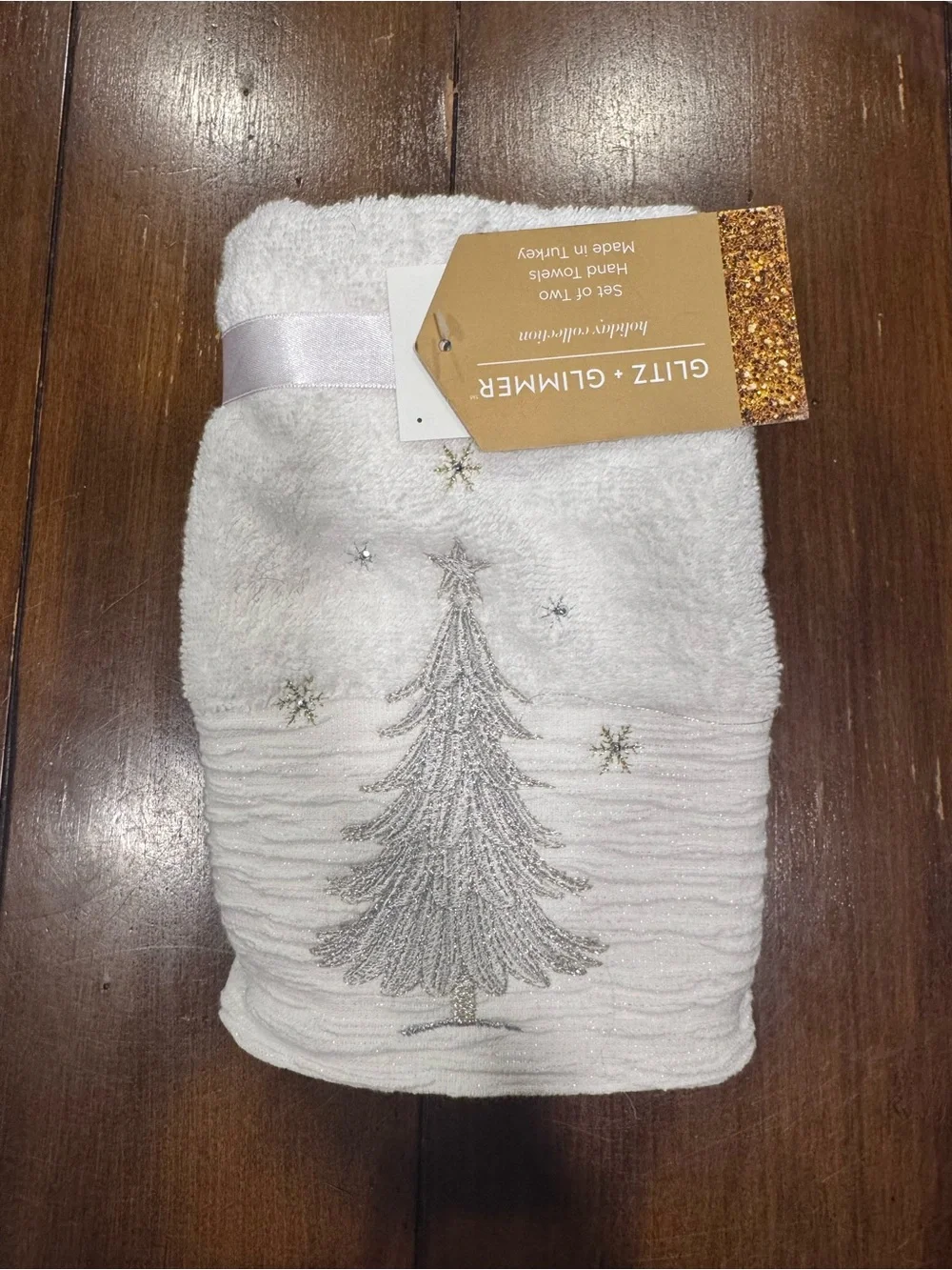 NWT Glitz & Glimmer set of 2 Christmas Tree Sparkle Hand Towels winter
